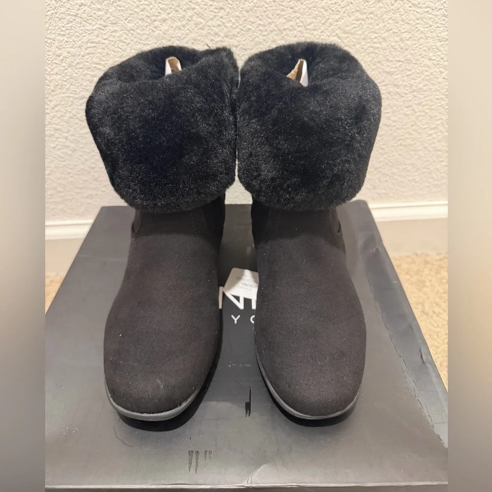 “New” Jones NewYork Black Faux Fur Cuff Boots size6